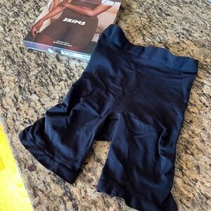 SKIMS Sculpt Short